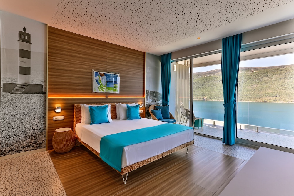 Deluxe Studio Suite, Sea View