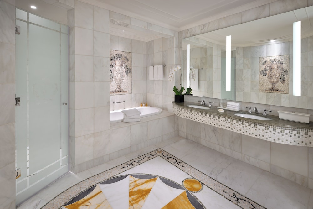 Superior Room (Versace, Creek View) thumbnail 5