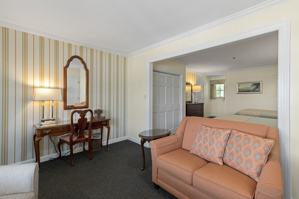 Ireland House 1st Floor 2 Queen Beds