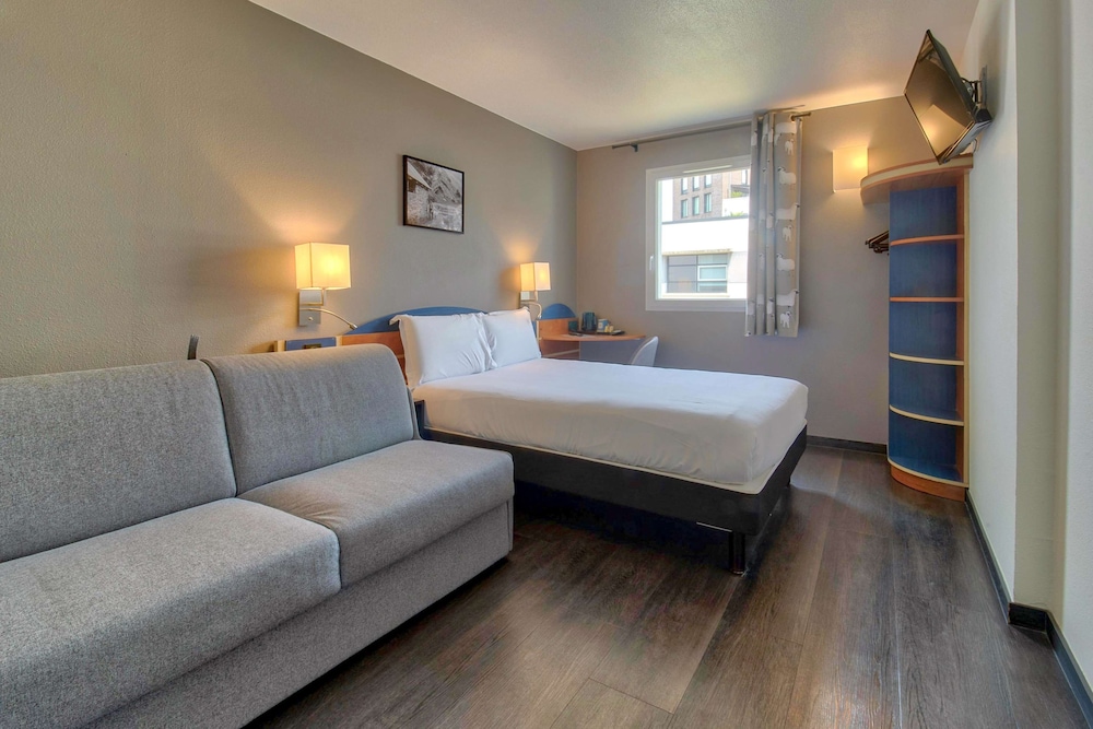 Standard Room (1 Double Bed, 1 Double Bunk Bed) photo 2