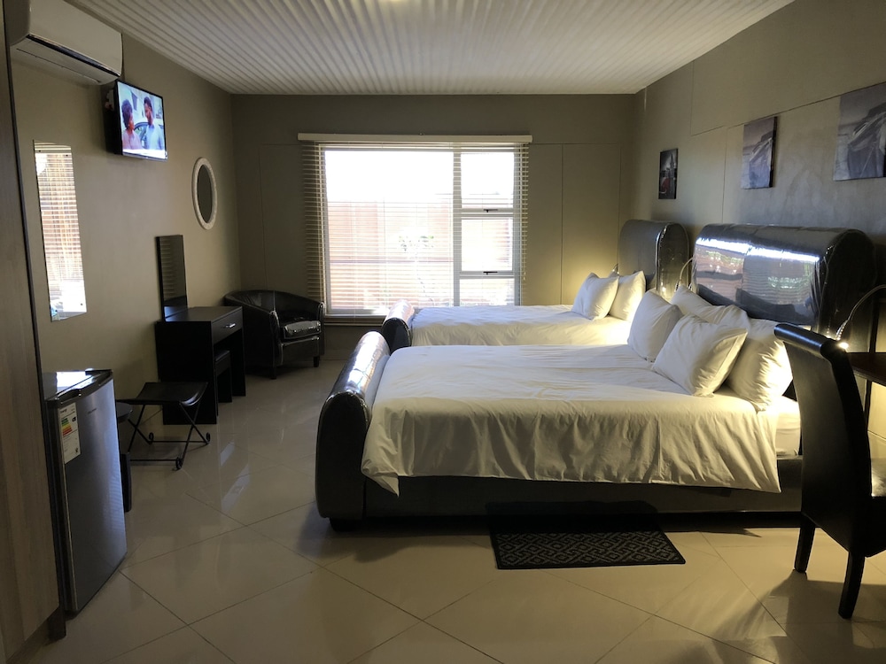 Family Room, Multiple Beds, Refrigerator photo 1