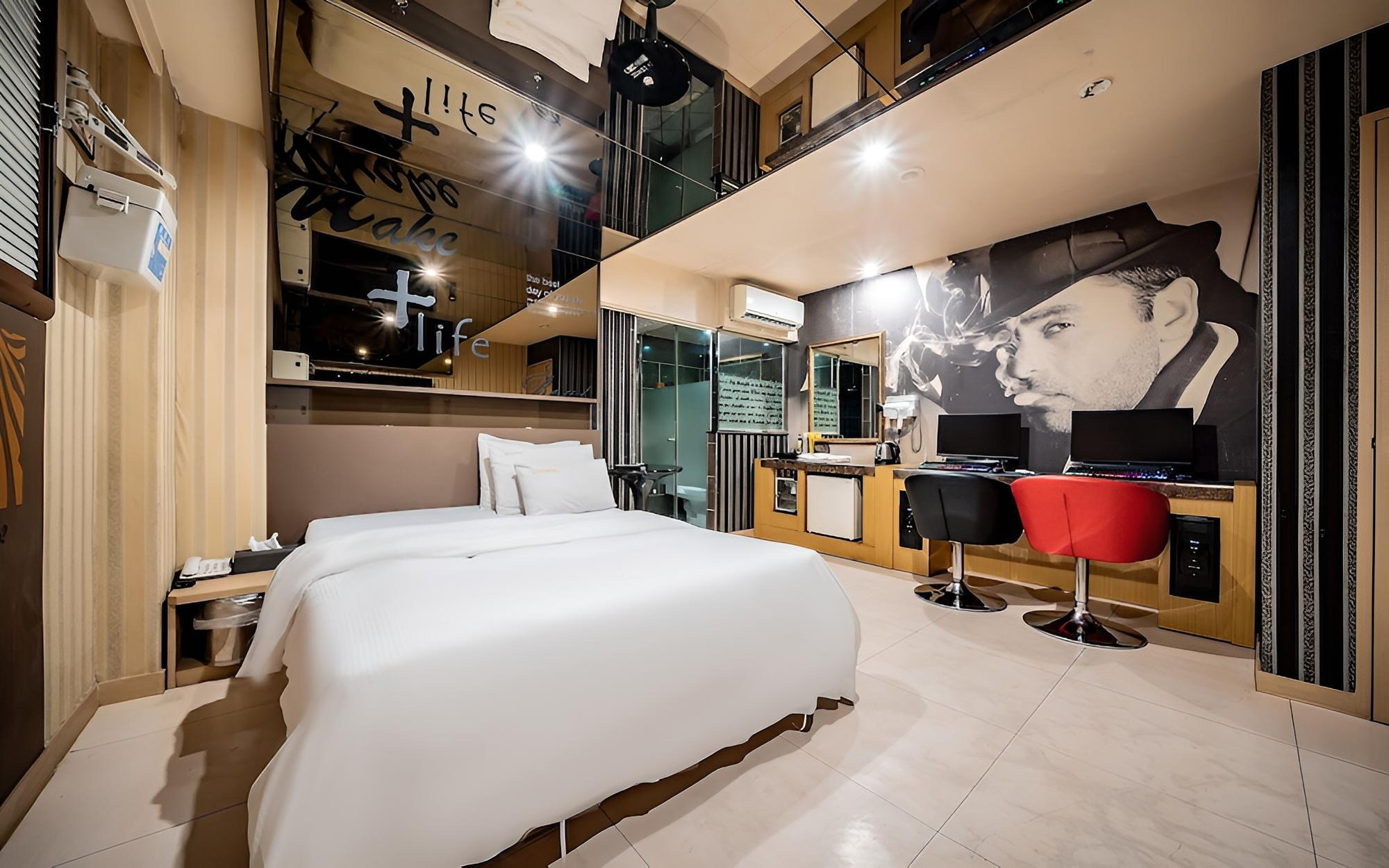 Room (VIP (Styler Projector High Performing) - Photo 2