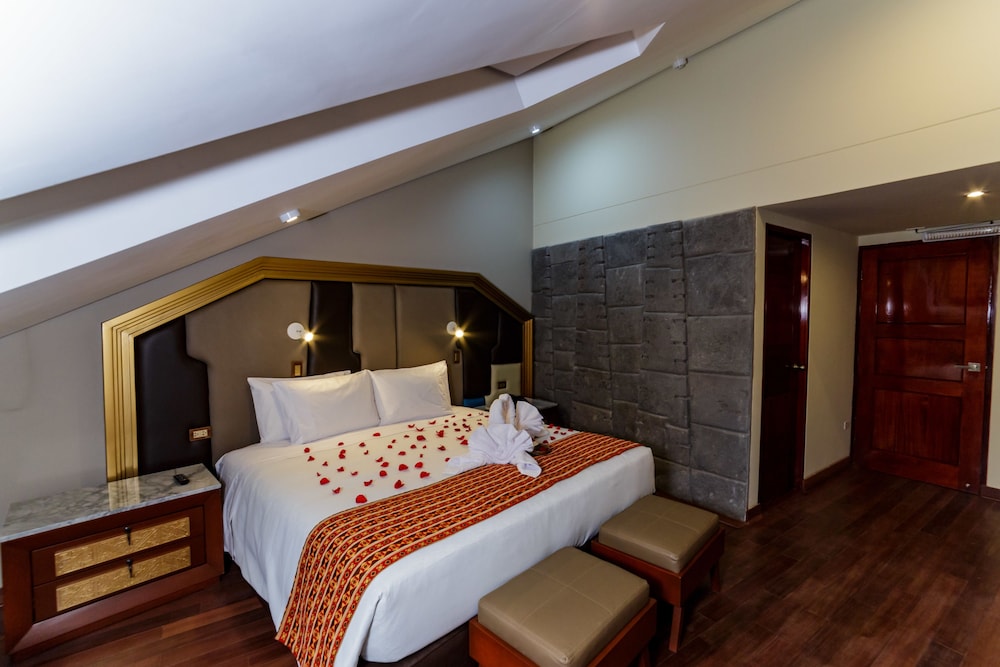 Deluxe Suite, 1 King Bed photo 3