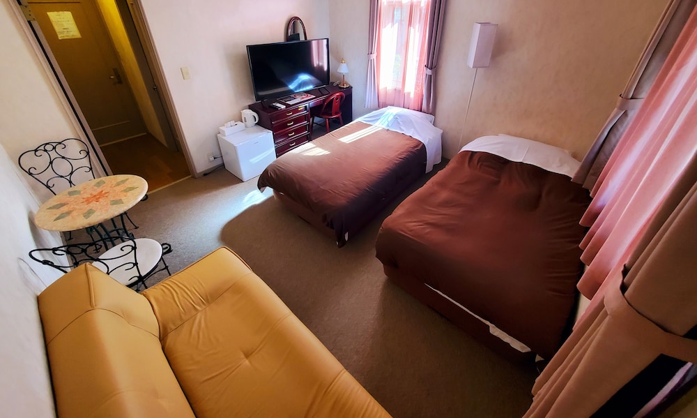 Twin Room - Photo 23