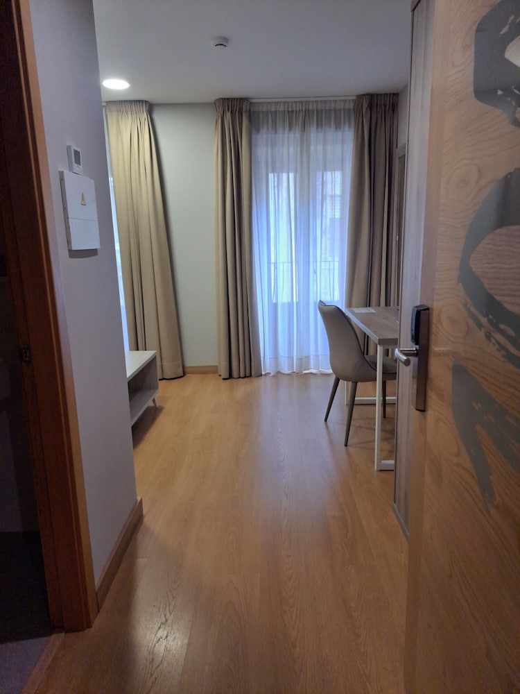 Standard Double Room, Private Bathroom - Photo 6