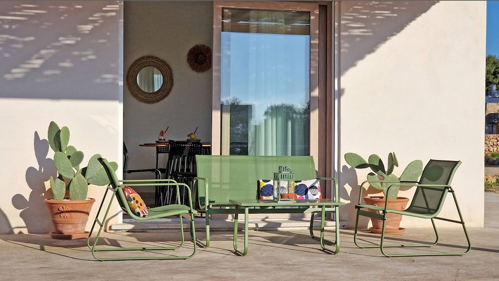 Villa, Smoking photo 2