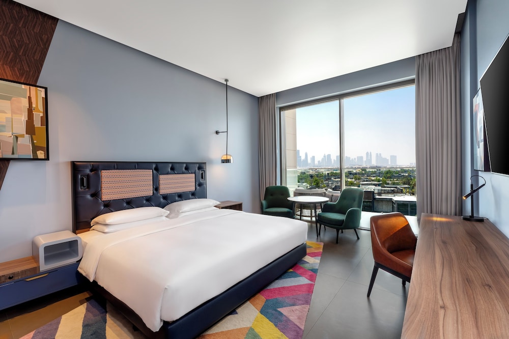 1 King Bed, Balcony (Skyline View),Complimentary Transfer to Mercato Mall, 20% off Food & Soft Bever