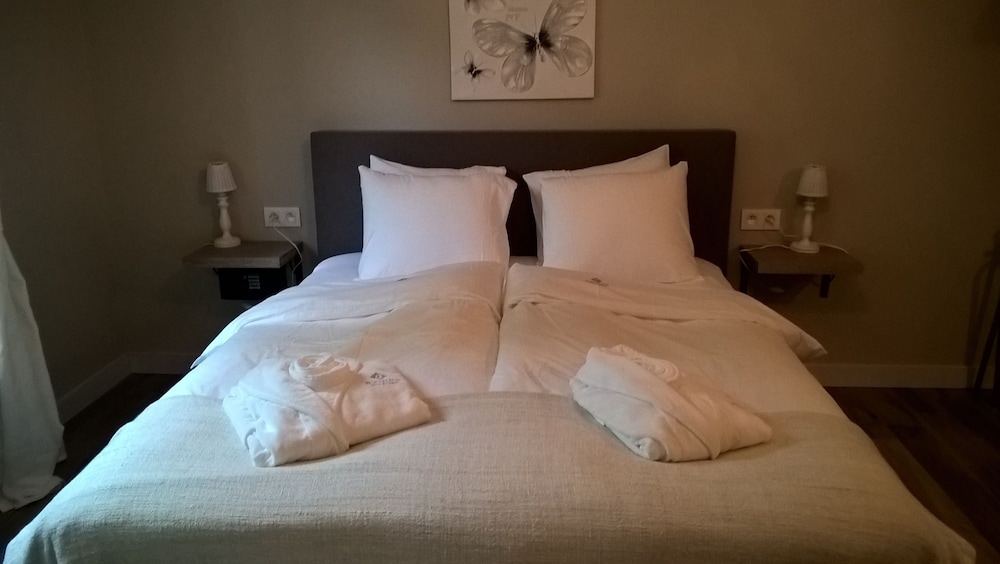 Double Room (Caroline) photo 2
