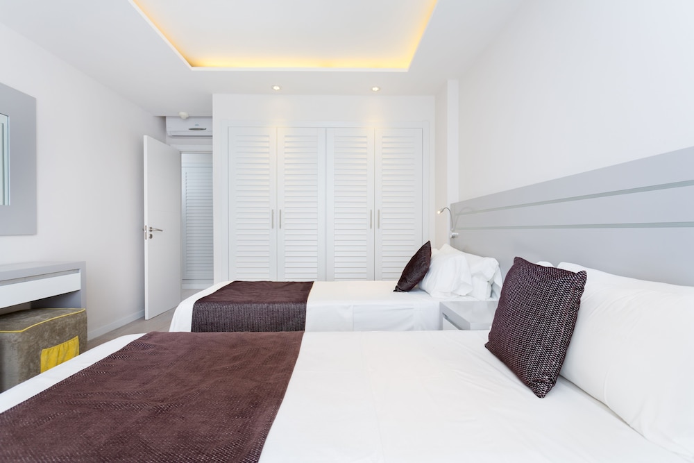 Luxury Apartment, 3 Bedrooms, Hot Tub, Sea View photo 3