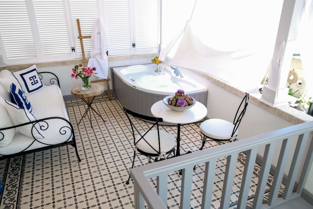 Presidential Suite (with Jacuzzi on Terrace)