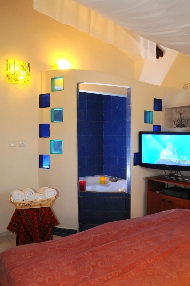 Suite, 1 Bedroom, Jetted Tub, Mountain View photo 1