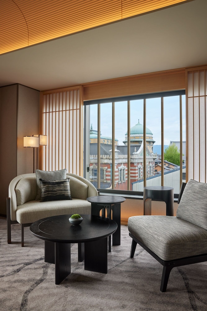 Suite, 1 King Bed (Imperial) - Photo 7