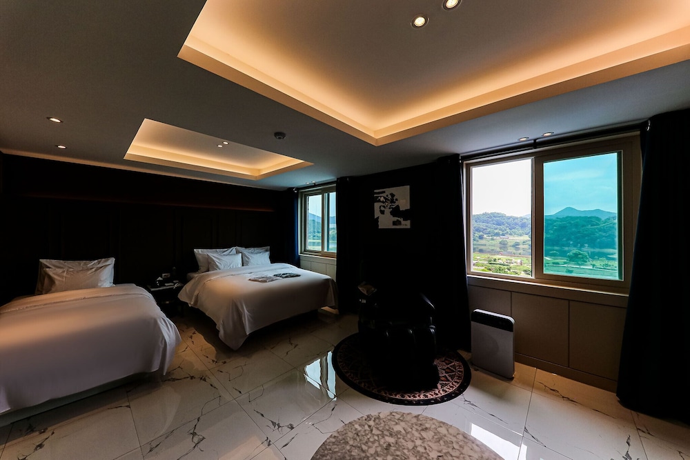 C Premium Room - Photo 2