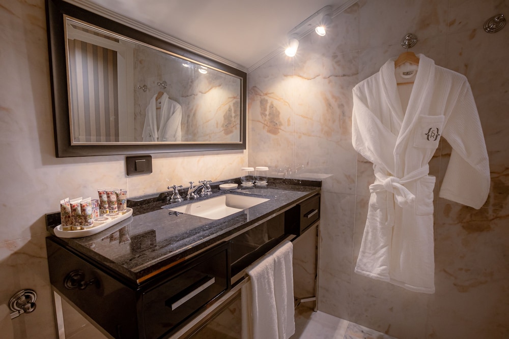 Solar Premium Tower Suite - Photo 8