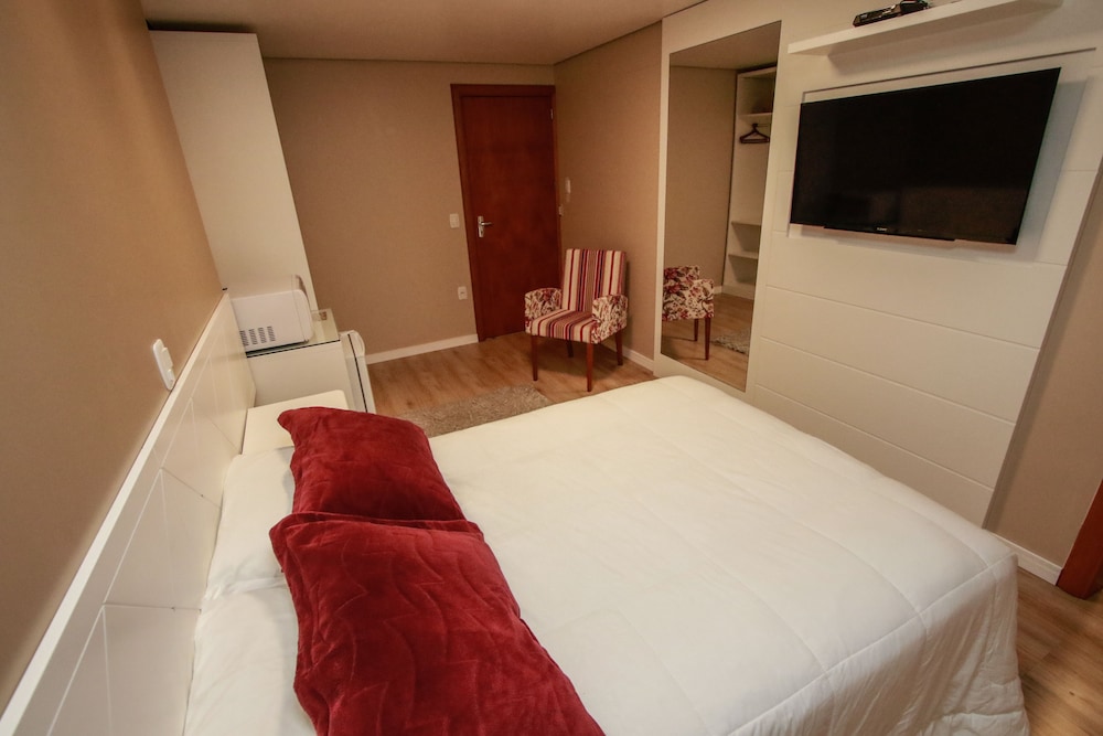 Deluxe Room, Multiple Beds, Non Smoking photo 2