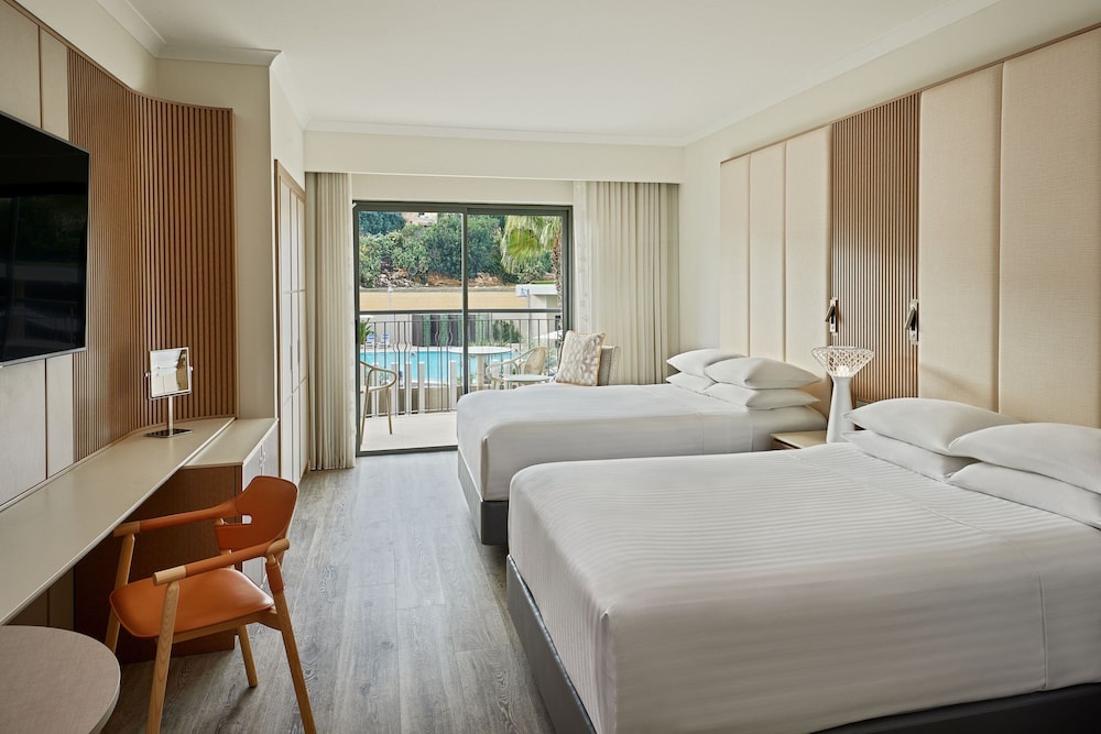 Deluxe Room, 2 Queen Beds, Pool View (Balcony)