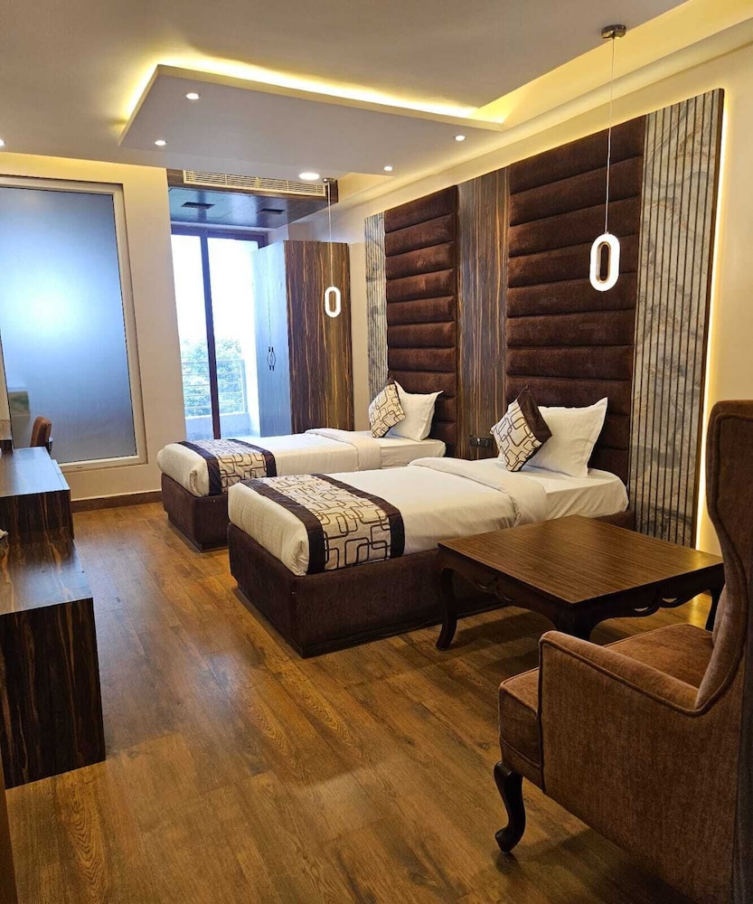 Premium Twin Room with Balcony