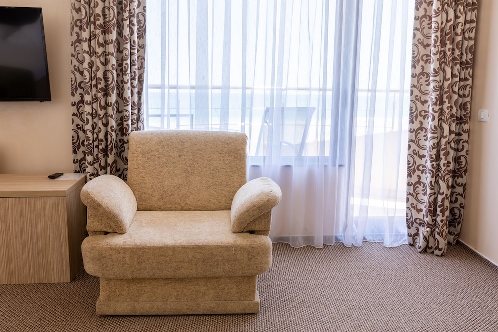 Superior Double Room, Partial Sea View - Photo 10