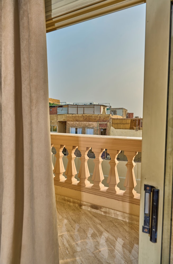 Superior Twin with Partial Pyramids View & Terrace photo 3