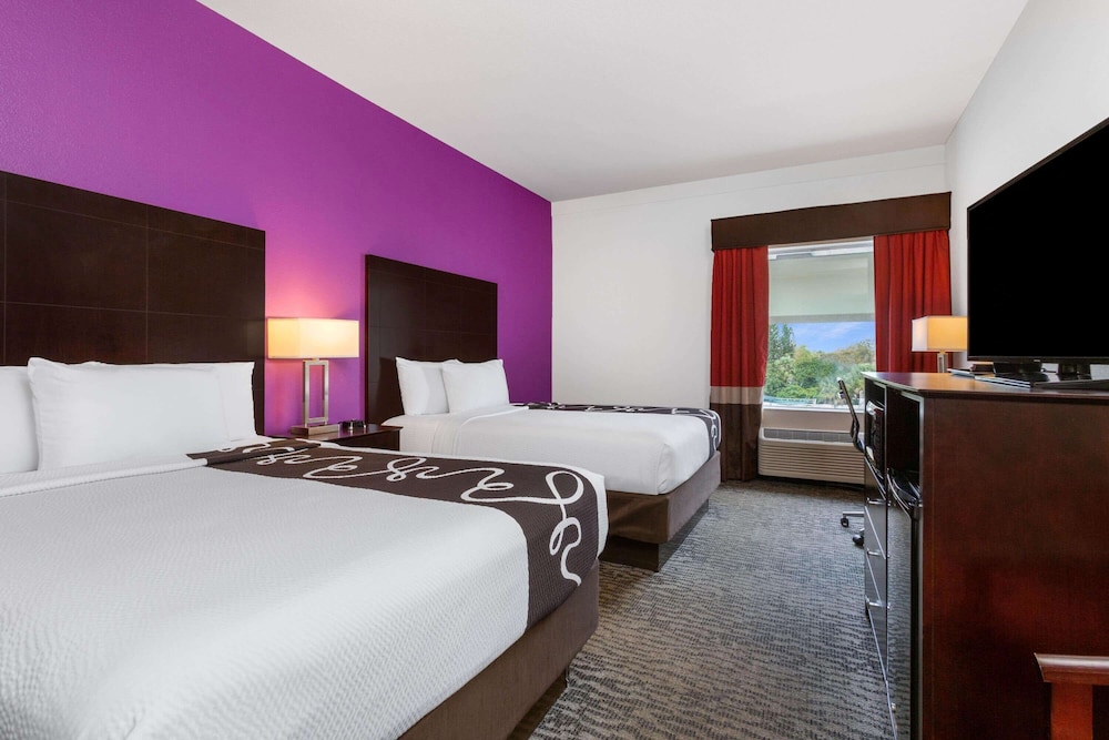 Room, 2 Queen Beds, Non Smoking - Photo 1