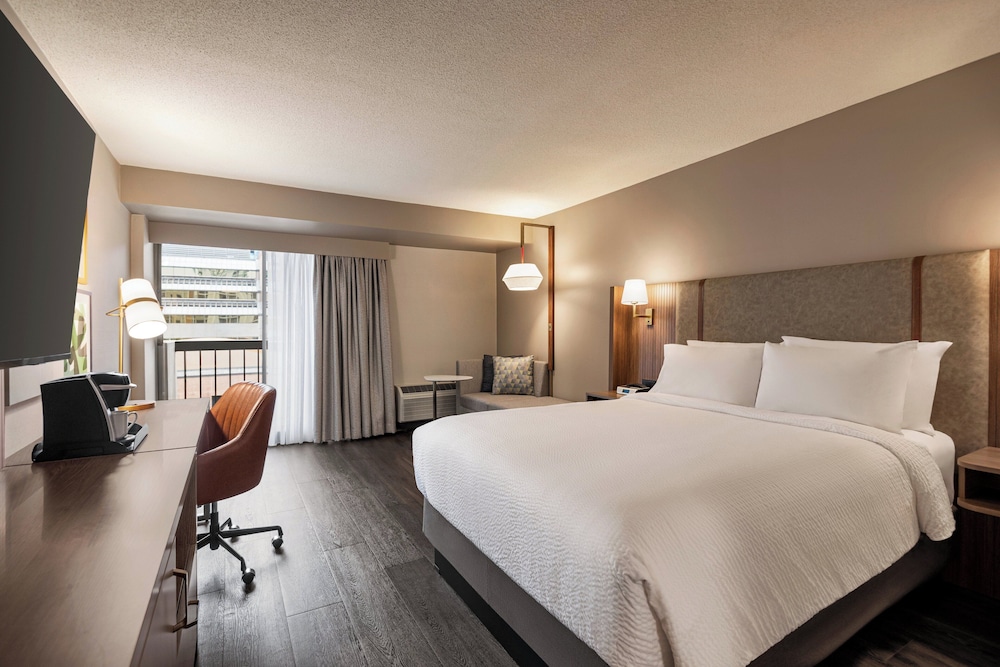 Standard Room, 1 Queen Bed, Accessible (Roll-In Shower) - Photo 1