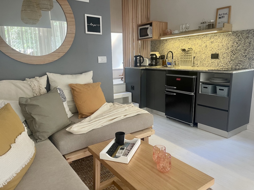 Grand Apartment, 1 Queen Bed with Sofa bed, Private Bathroom, Garden Area photo 2