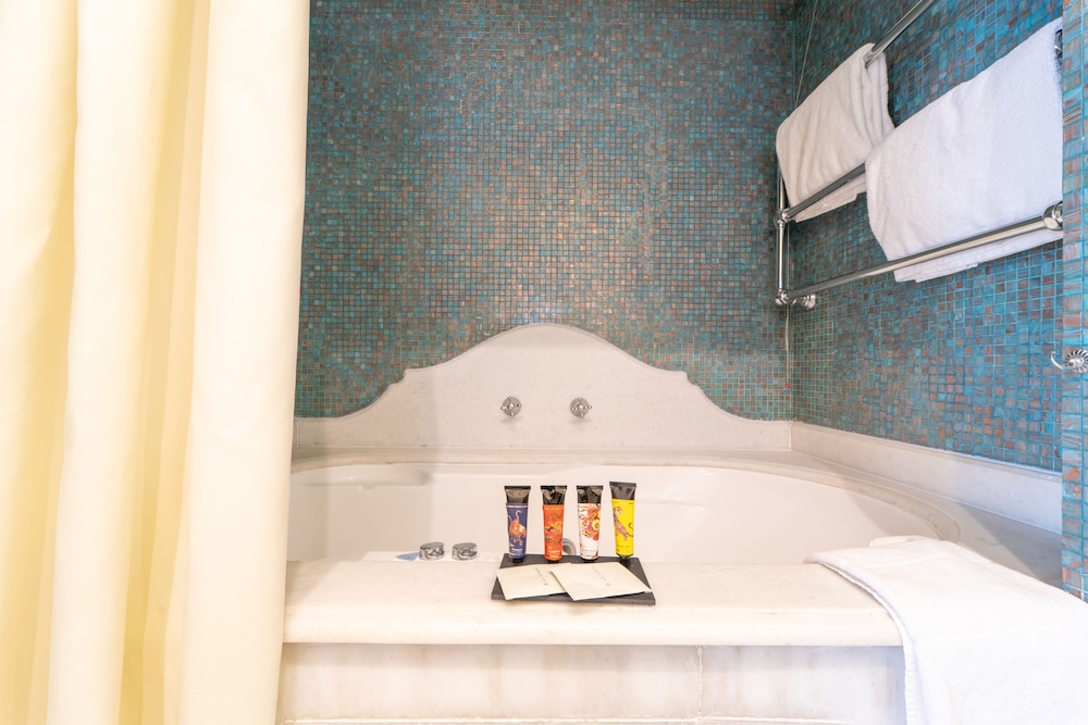 Junior Suite, Balcony, Garden View - Photo 2