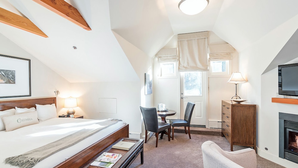 Room (Hotel Columbia 42)