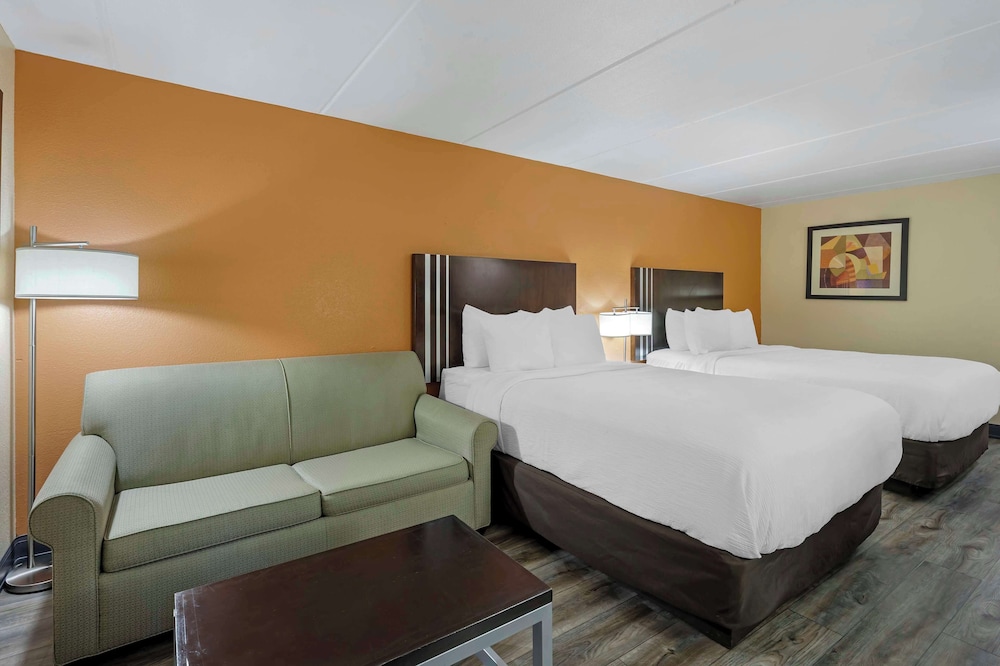 Standard Room, Multiple Beds, Accessible, Non Smoking (With Sofabed) photo 2