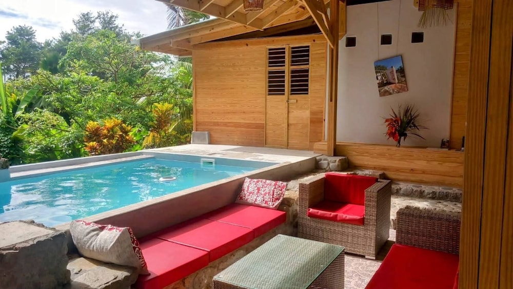 Comfort Bungalow, Pool View photo 1