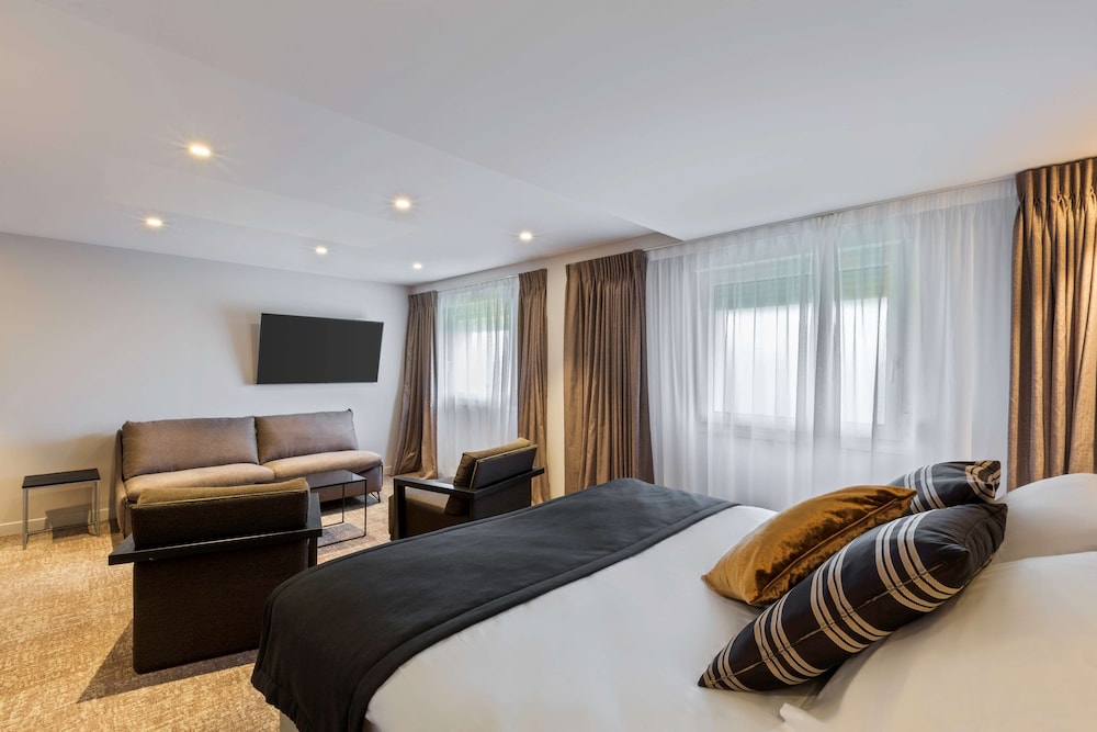 Family Room, 1 King Bed, Non Smoking (Converts to 2 Twin Beds;with Sofabed) - Photo 7