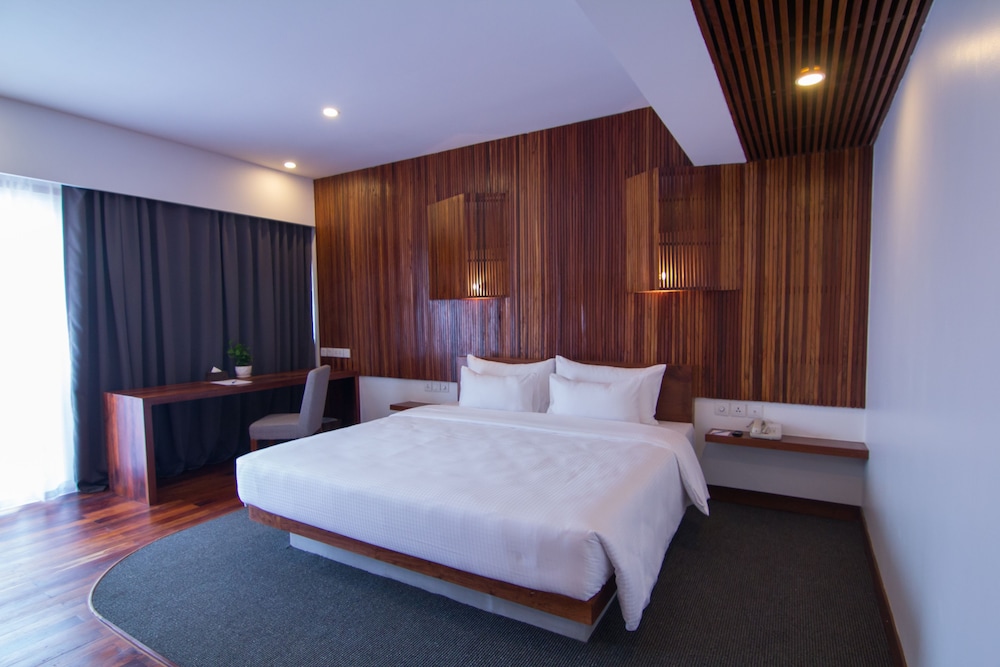 Executive Suite, Pool View photo 2