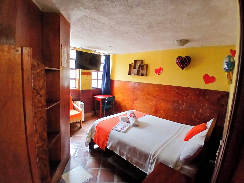 Classic Double Room, Private Bathroom, City View photo 2
