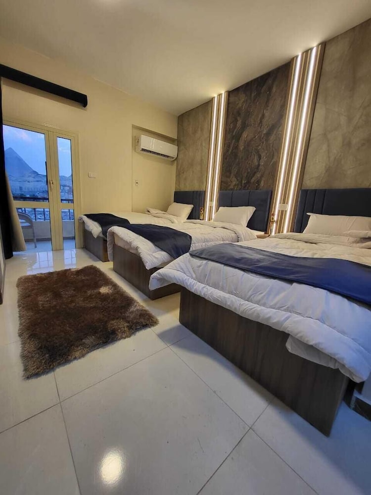 Luxury Triple Room, City View photo 1