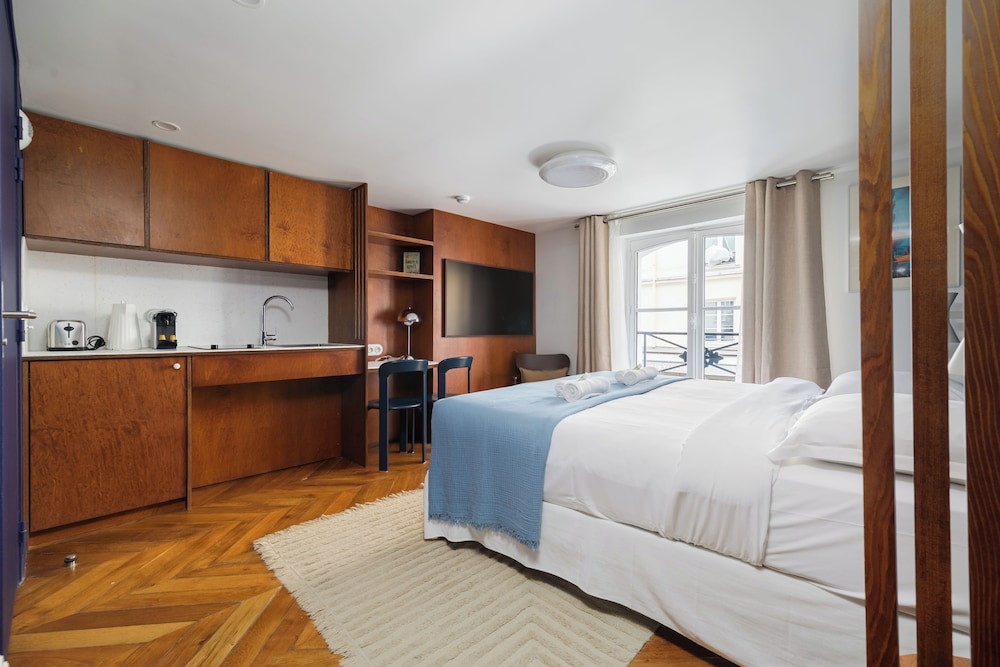 Deluxe Studio, City View