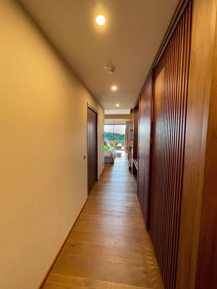 Junior Suite, 1 King Bed with Sofa bed, Balcony, Sea View - Photo 13