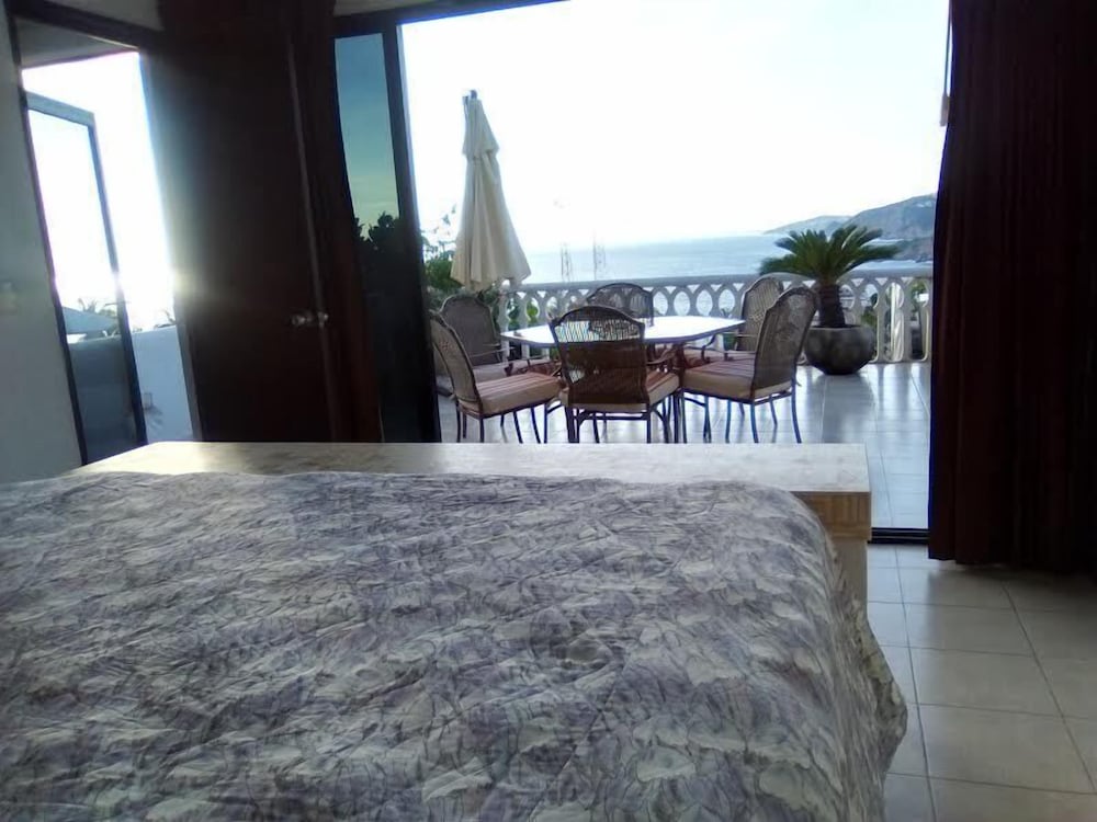 Suite, 1 Bedroom (Guitarron) photo 3