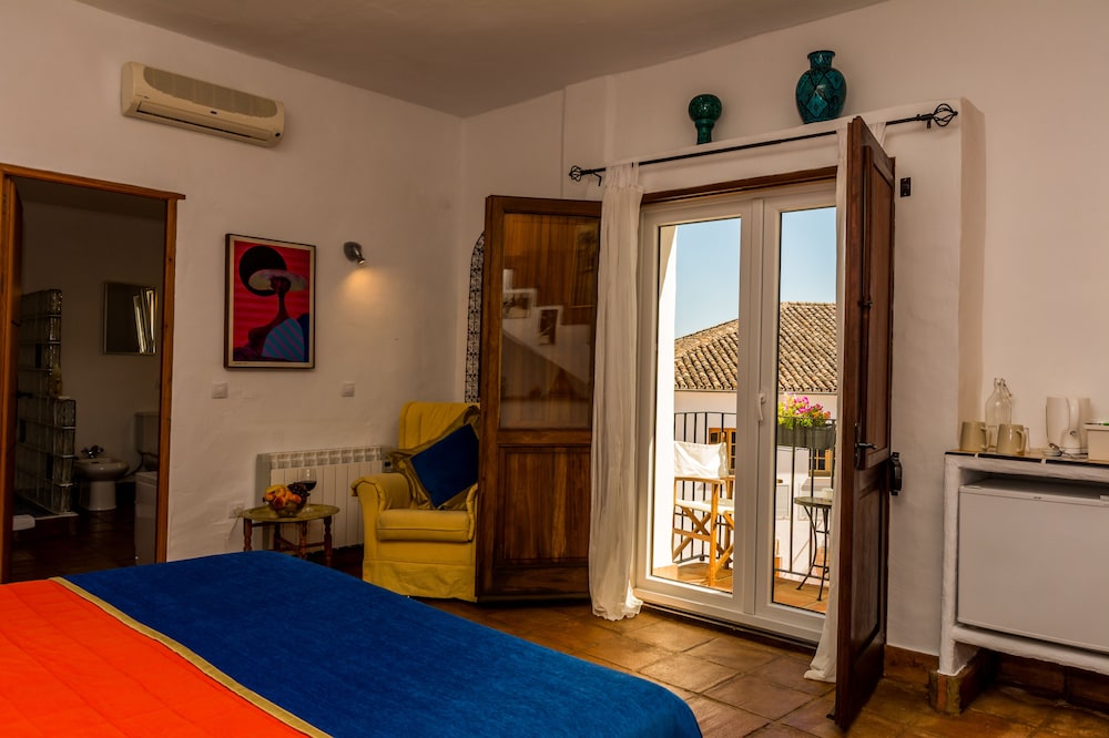Deluxe Double or Twin Room, 1 King Bed, Balcony, Mountain View photo 2