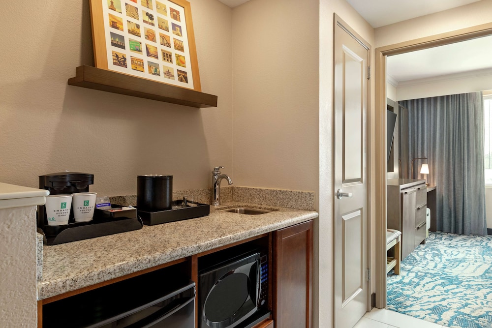 Suite, 2 Queen Beds - Photo 2