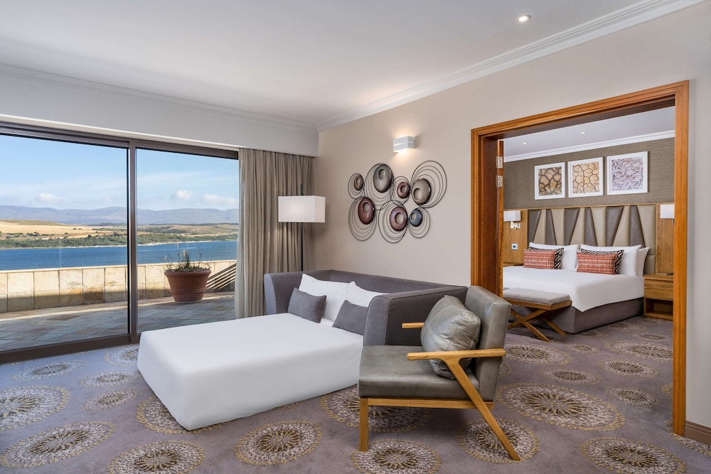 Deluxe King Suite with Lagoon View - Photo 1