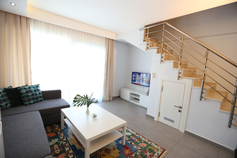 Duplex (Attic)