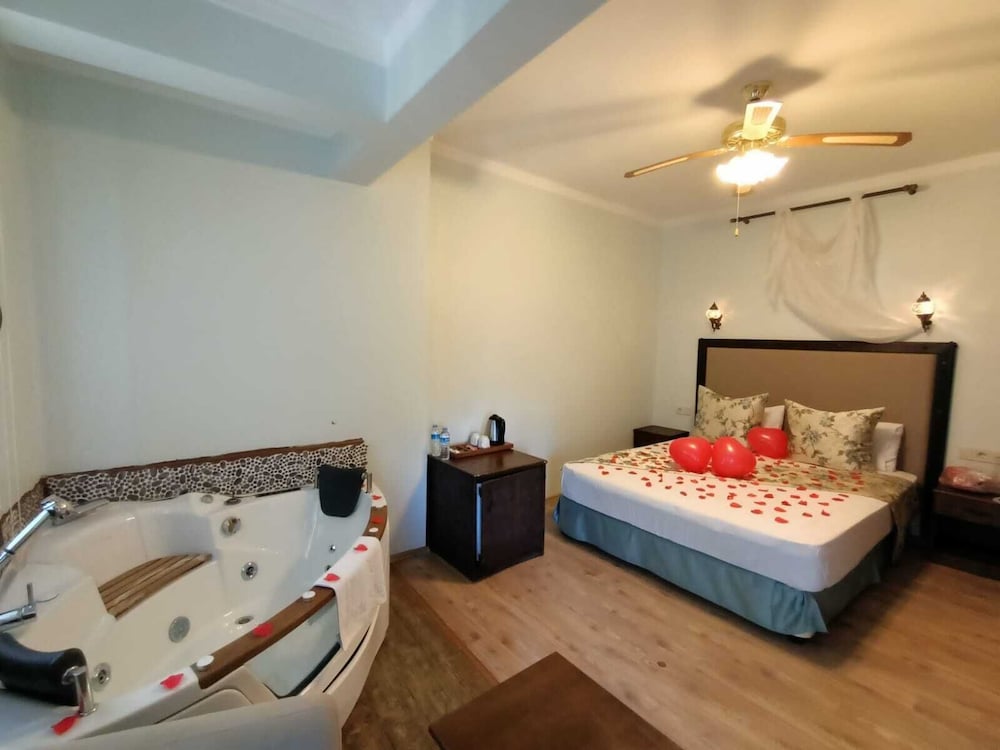 Deluxe Room, Jetted Tub photo 1