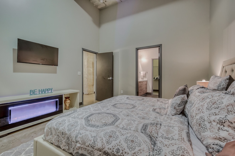 Exclusive Apartment, 3 Bedrooms, 2 Bathrooms, City View photo 3