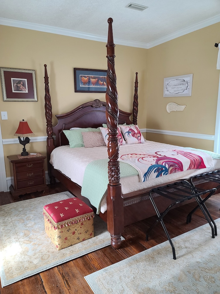 The Angel Room (Shared Bath) photo 3
