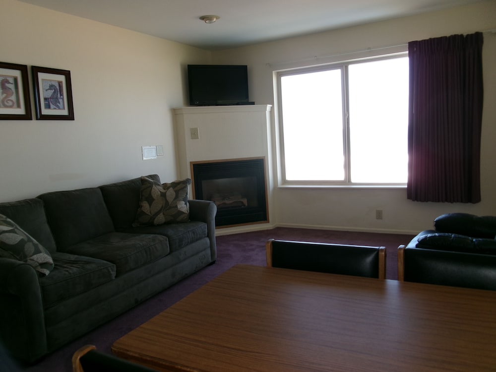 Ocean View 1 Bedroom, 2 Bathroom Suite W/Gas Fireplace (Stairs/Pets). photo 2