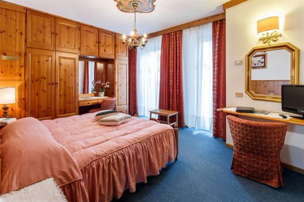 Standard Double Room, Balcony, Mountain View