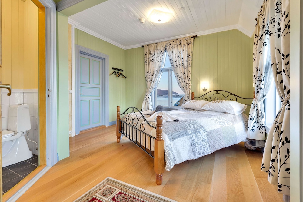 Junior Suite, 1 King Bed, Non Smoking, Sea View - Photo 18