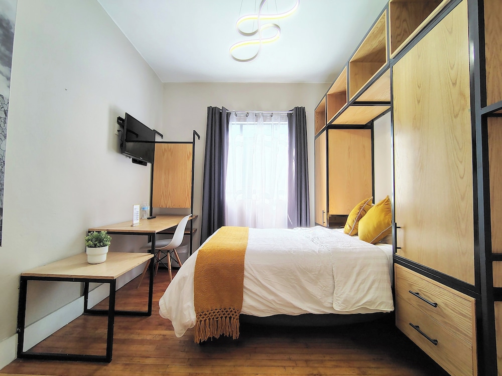 Standard Room, 1 Double Bed, Private Bathroom - Photo 4