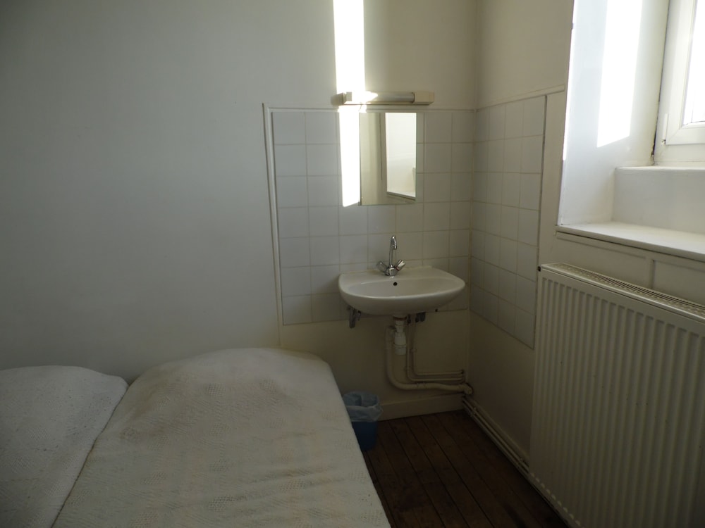 Economy Quadruple Room photo 2