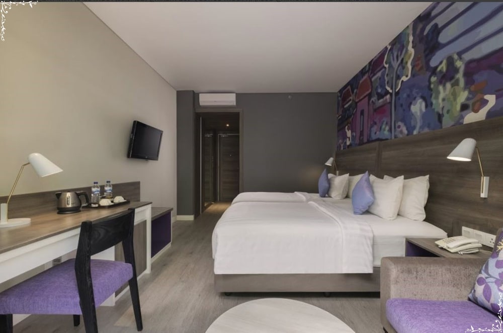 Deluxe Room, 1 Twin Bed, Pool View